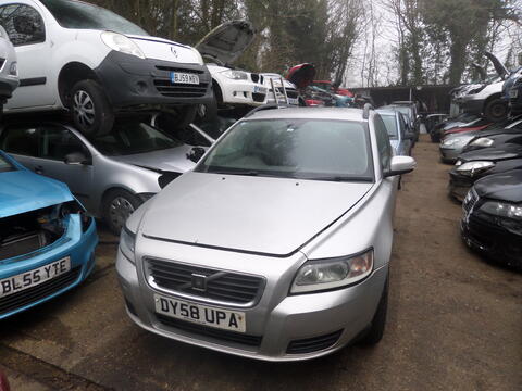 Breaking Volvo V50 2008 for spares #1