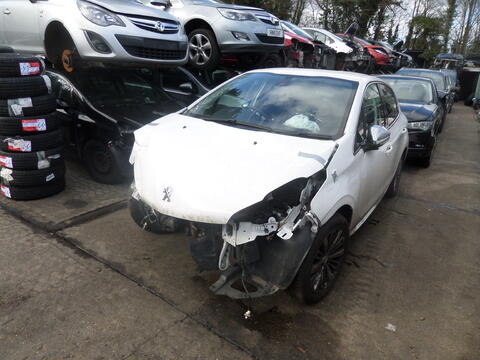 Breaking Peugeot 208 for spares #1