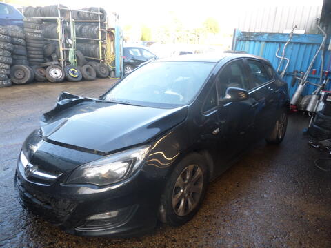 Breaking Vauxhall Astra 2015 for spares #1