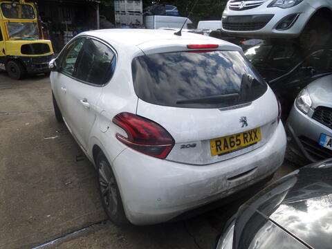 Breaking Peugeot 208 for spares #2