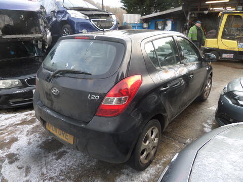 Breaking Hyundai I20 20112 for spares #3