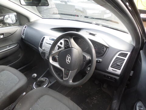 Breaking Hyundai I20 20112 for spares #4