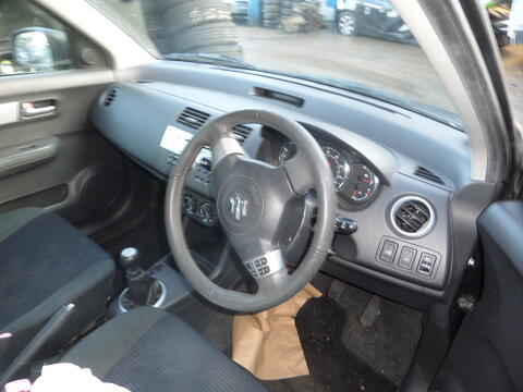 Breaking Suzuki Swift 2010 for spares #4